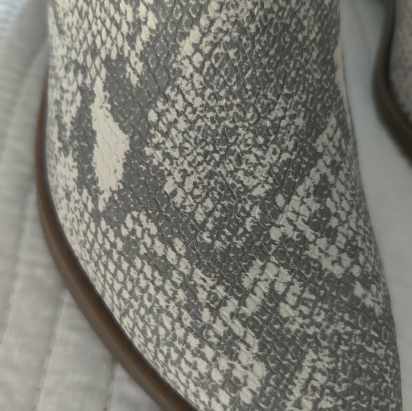 Snake print booties - Picture 9 of 9